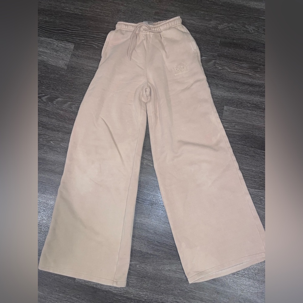 Bo tee straight leg joggers in tan